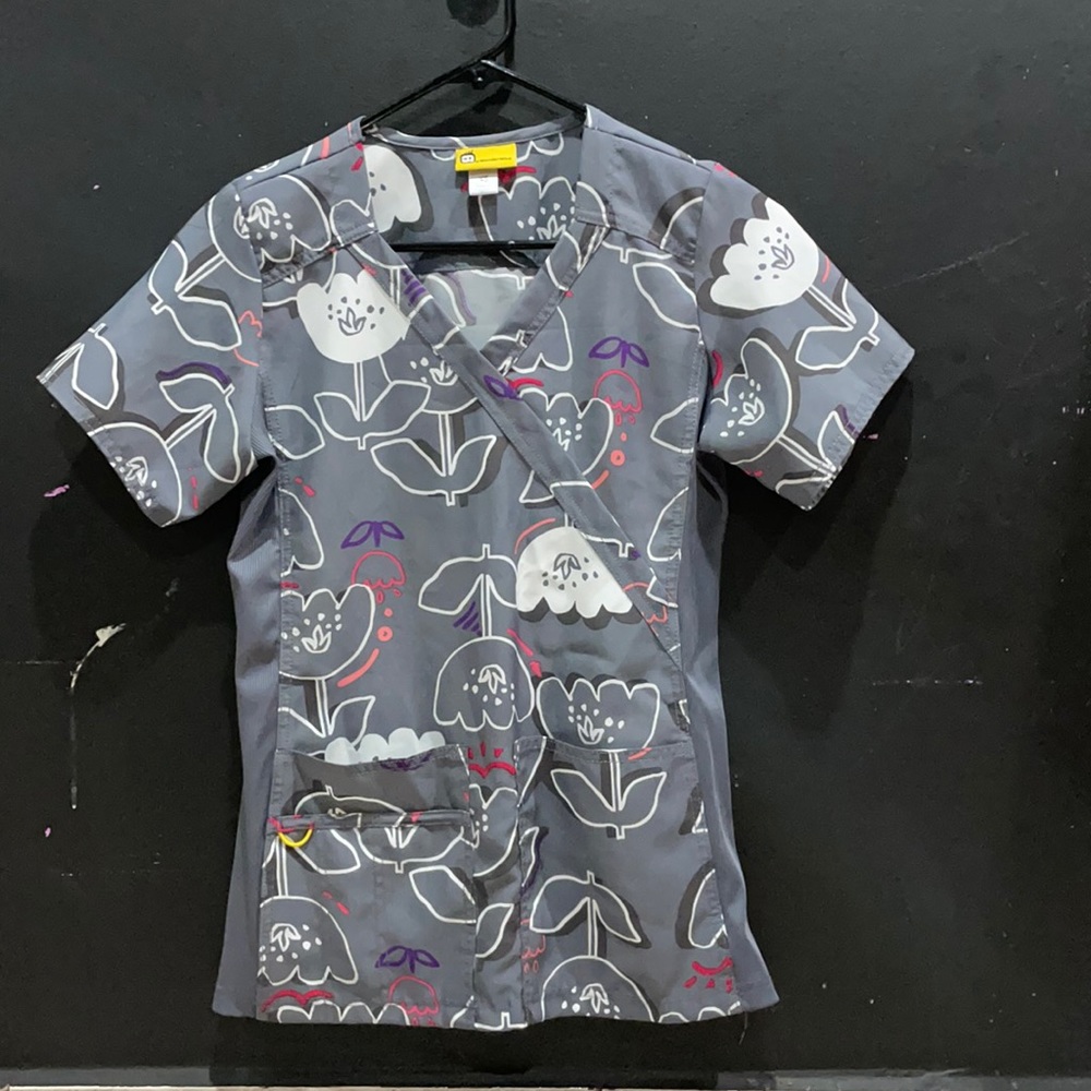 Wonder Wink XS Scrub Shirt